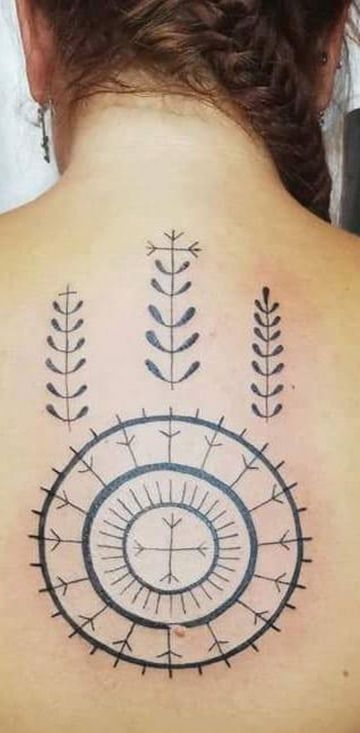 Privatni album / Suvremeno tetoviranje tradicionalnih motiva